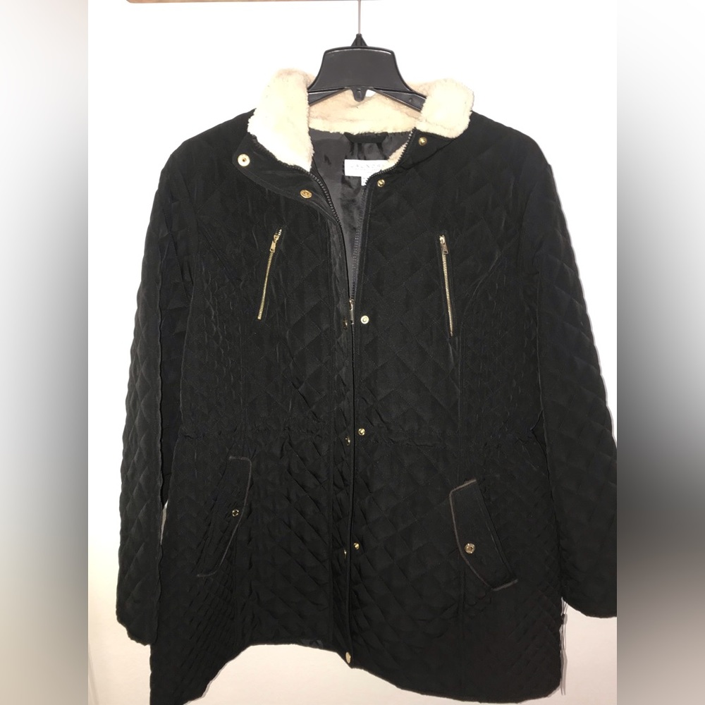 Black diamond quilted Laundry by Shelli Segal jacket. Size 3x detachable hood.
